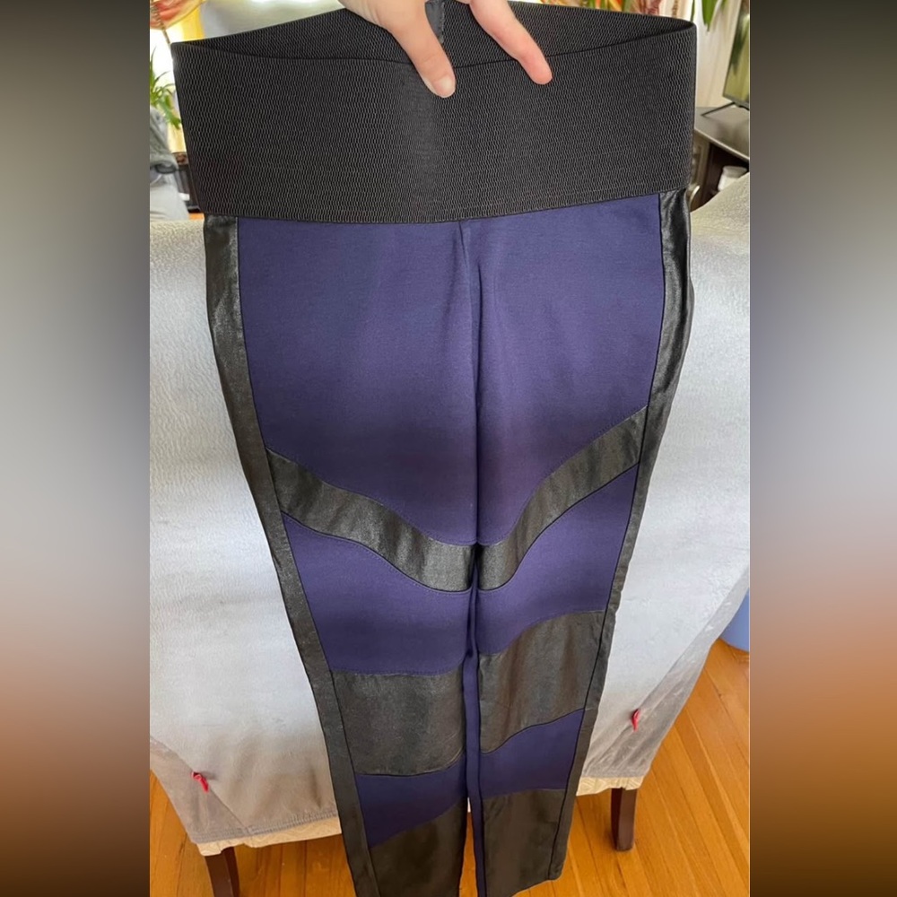 Peter Nygard Navy and Black Leggings
